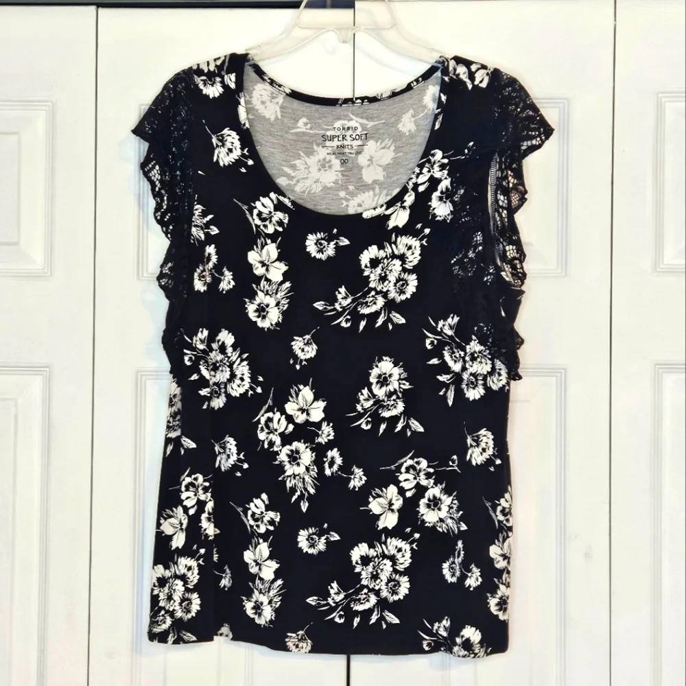 Black and White Floral Women's Top - Picture 1 of 3